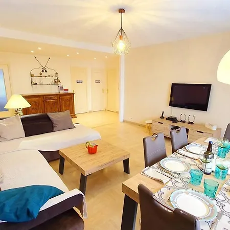 4p 100m², Centre-ville, Calme , Mer , Parking , Wifi * Αντίμπ