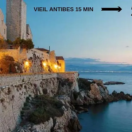 4p 100m², Centre-ville, Calme , Mer , Parking , Wifi * Αντίμπ