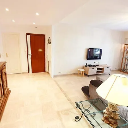 4p 100m², Centre-ville, Calme , Mer , Parking , Wifi Αντίμπ